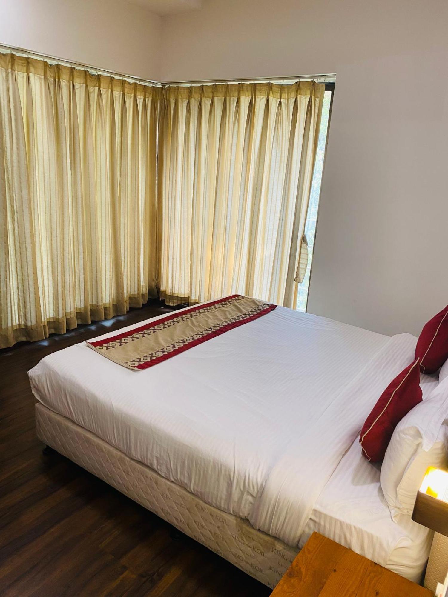 Mumbai House Luxury Apartments Santacruz East, Мумбай Екстериор снимка