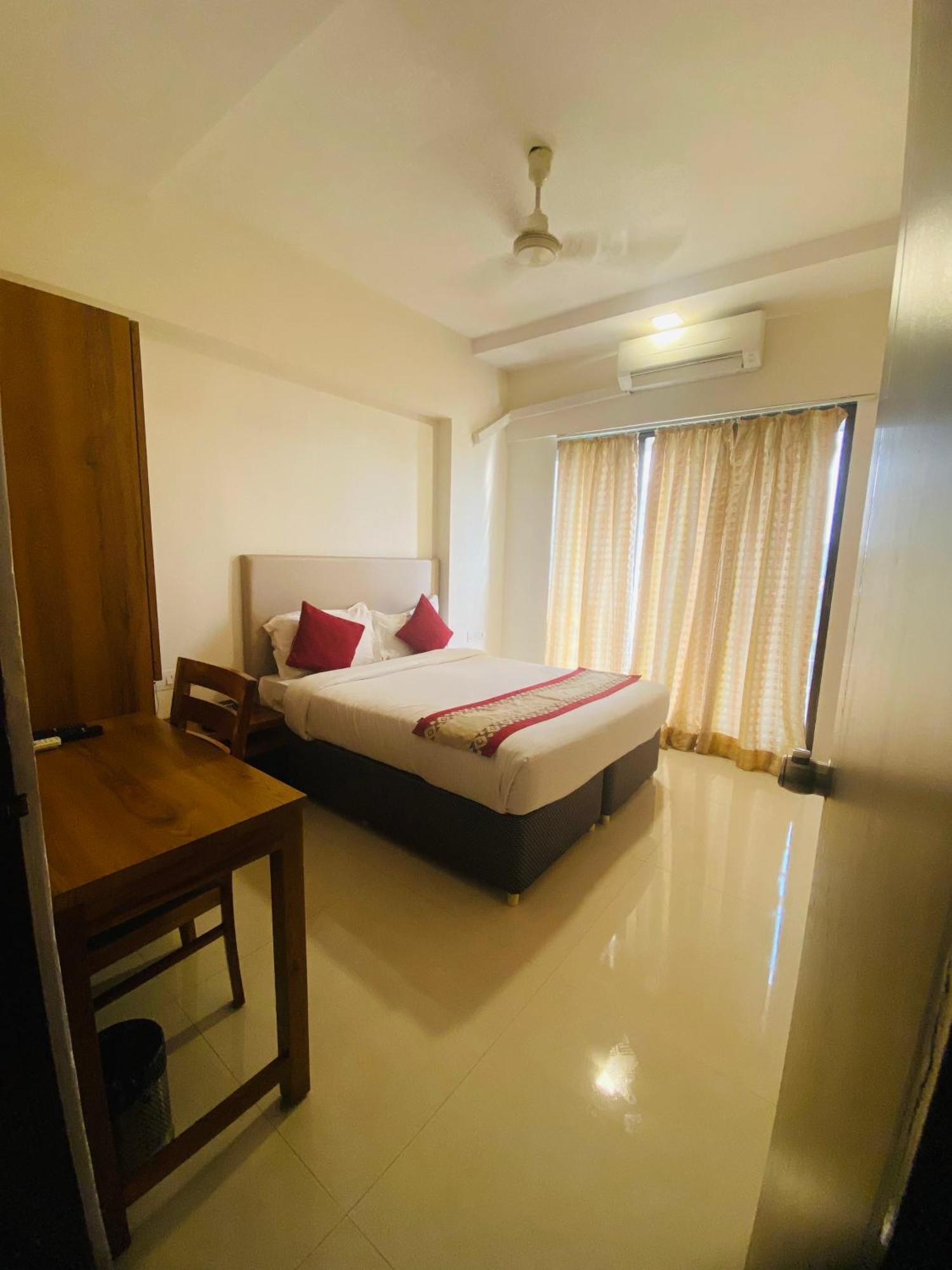 Mumbai House Luxury Apartments Santacruz East, Мумбай Екстериор снимка