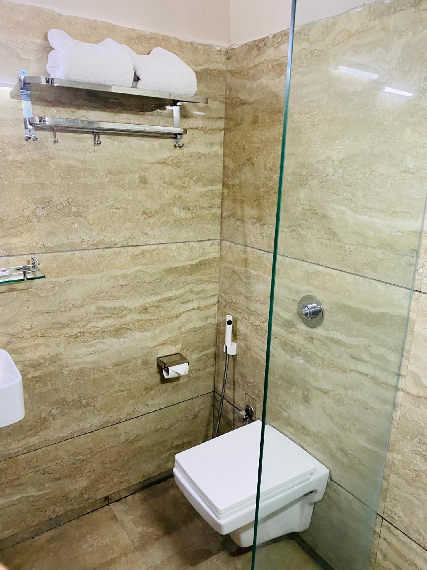 Mumbai House Luxury Apartments Santacruz East, Мумбай Екстериор снимка