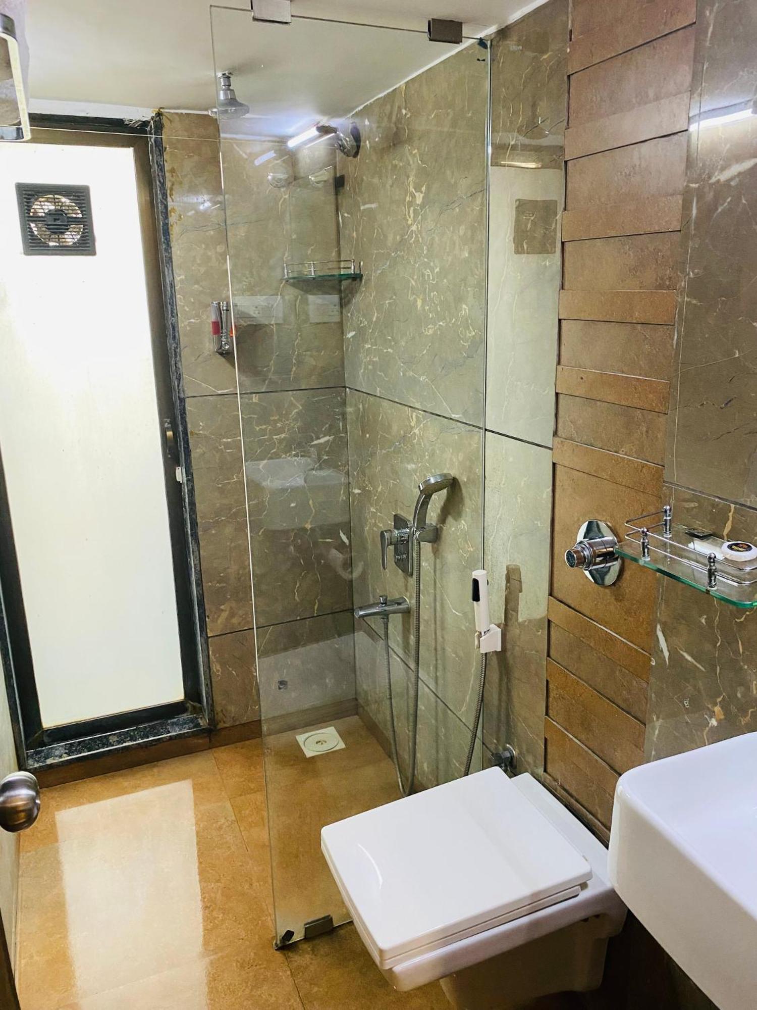 Mumbai House Luxury Apartments Santacruz East, Мумбай Екстериор снимка