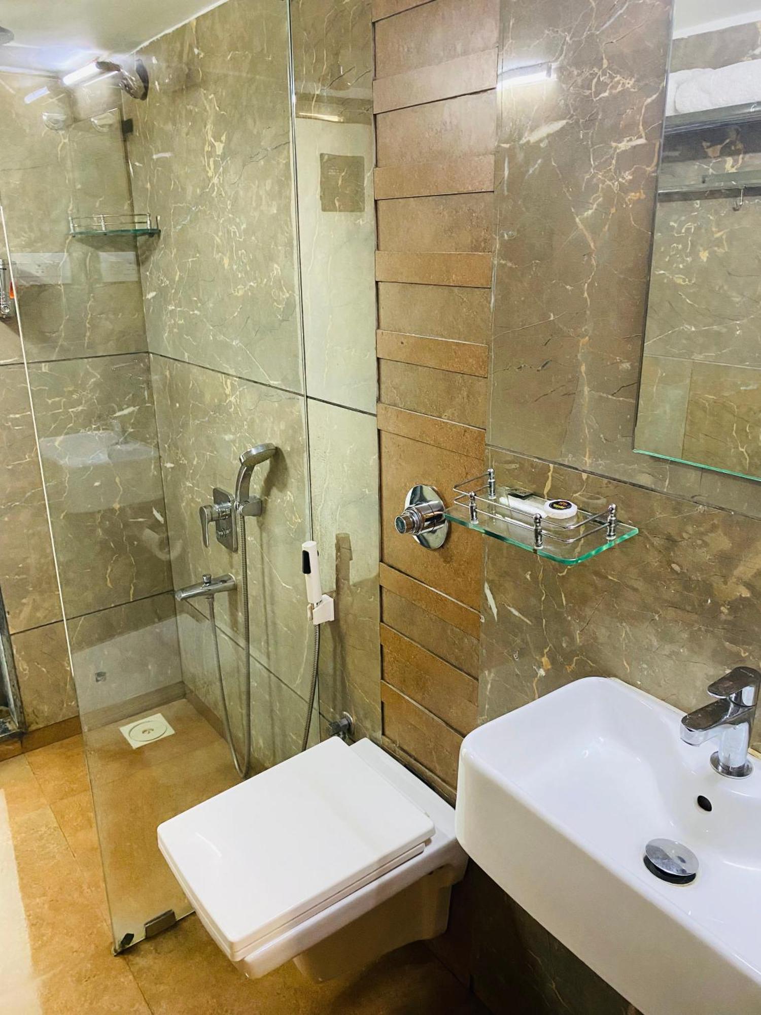 Mumbai House Luxury Apartments Santacruz East, Мумбай Екстериор снимка