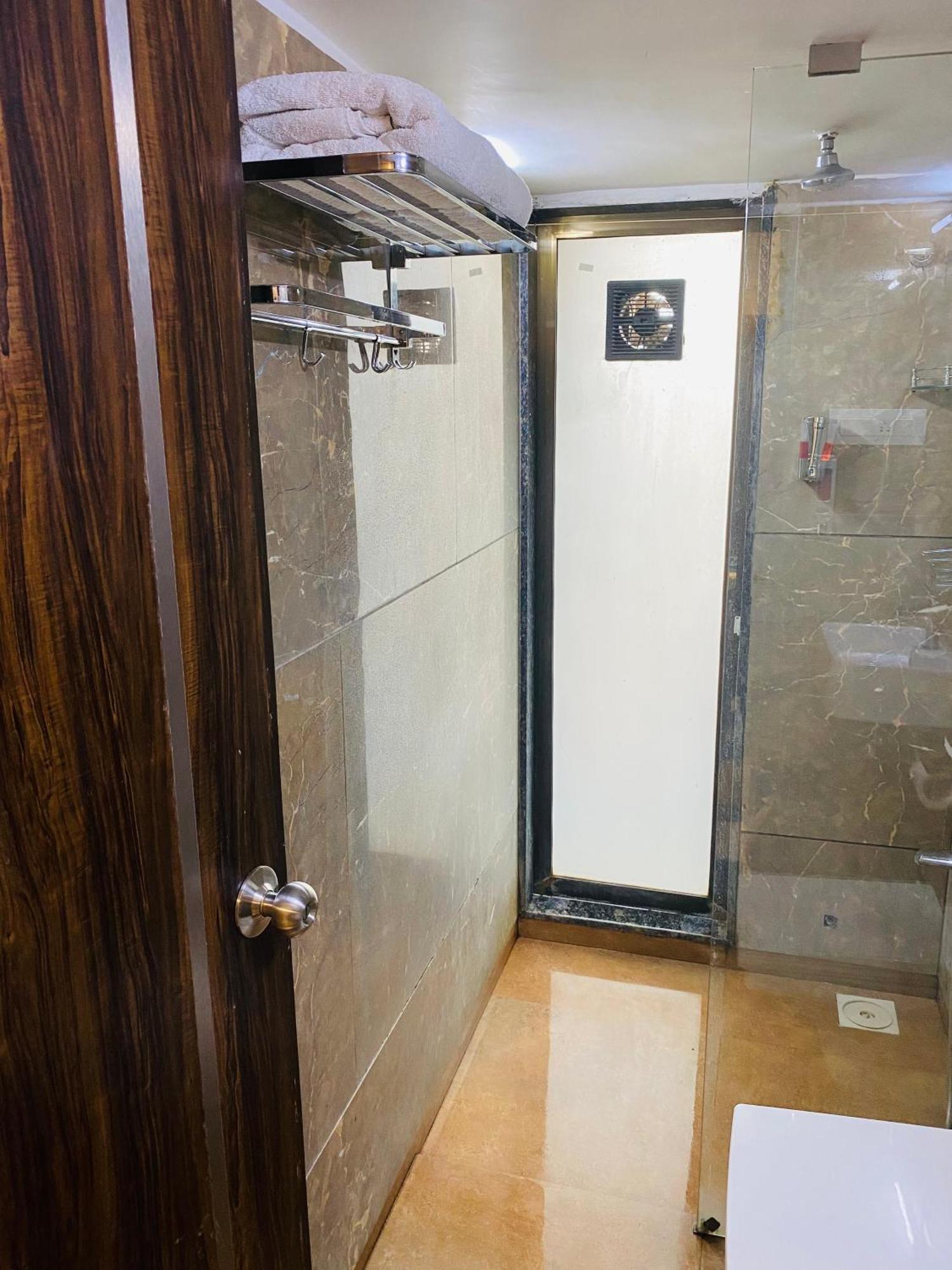 Mumbai House Luxury Apartments Santacruz East, Мумбай Екстериор снимка