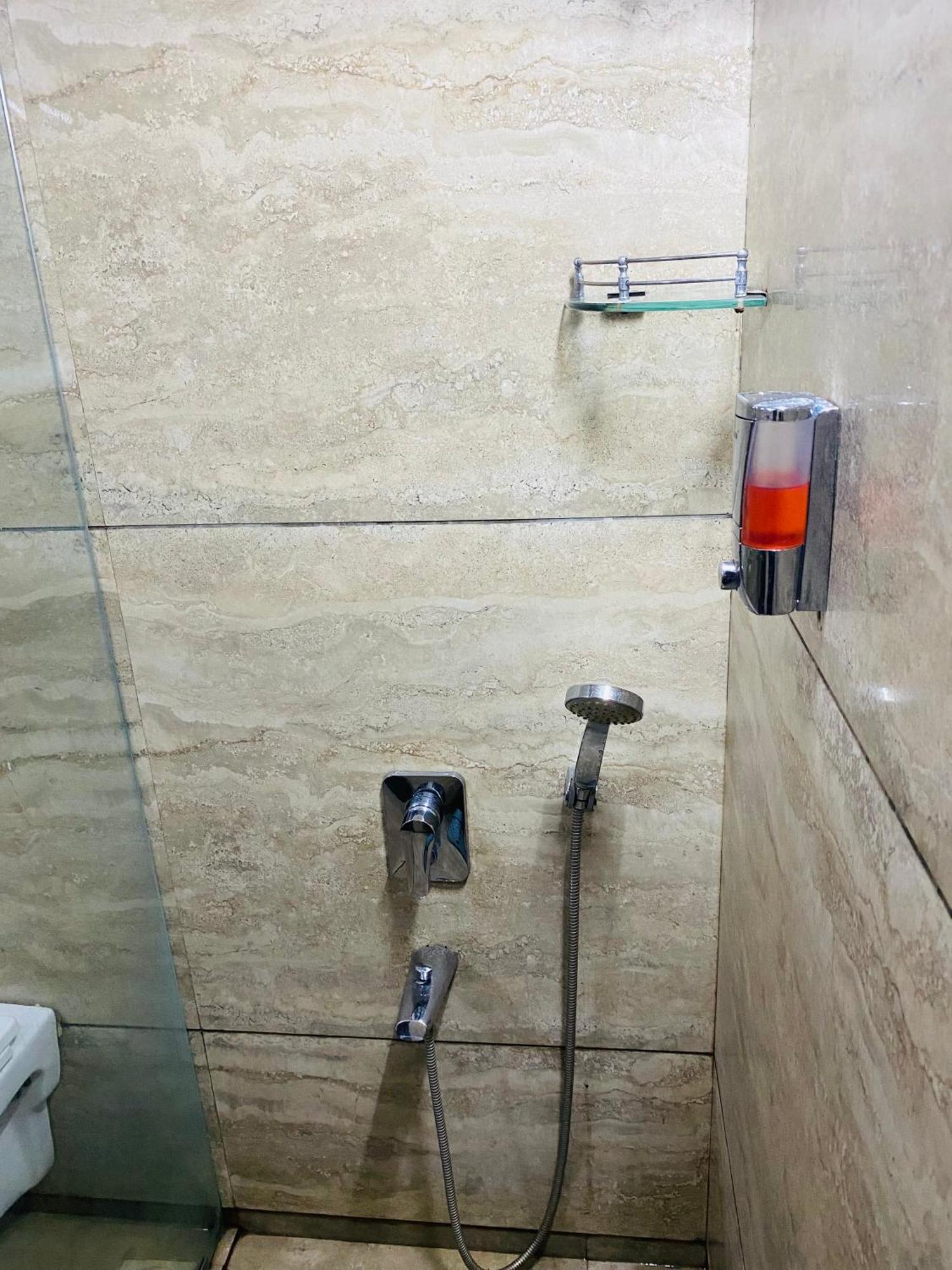 Mumbai House Luxury Apartments Santacruz East, Мумбай Екстериор снимка