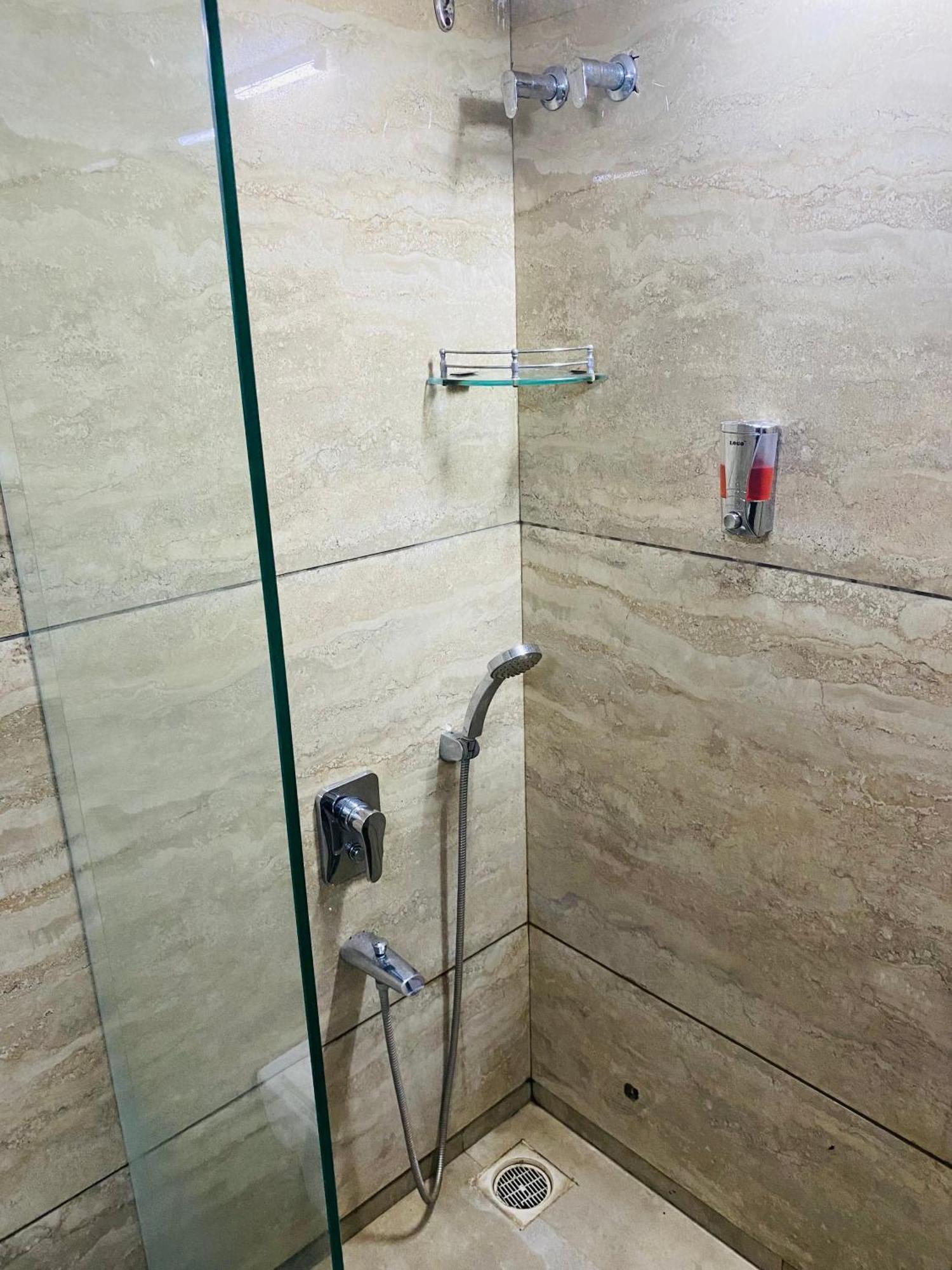 Mumbai House Luxury Apartments Santacruz East, Мумбай Екстериор снимка