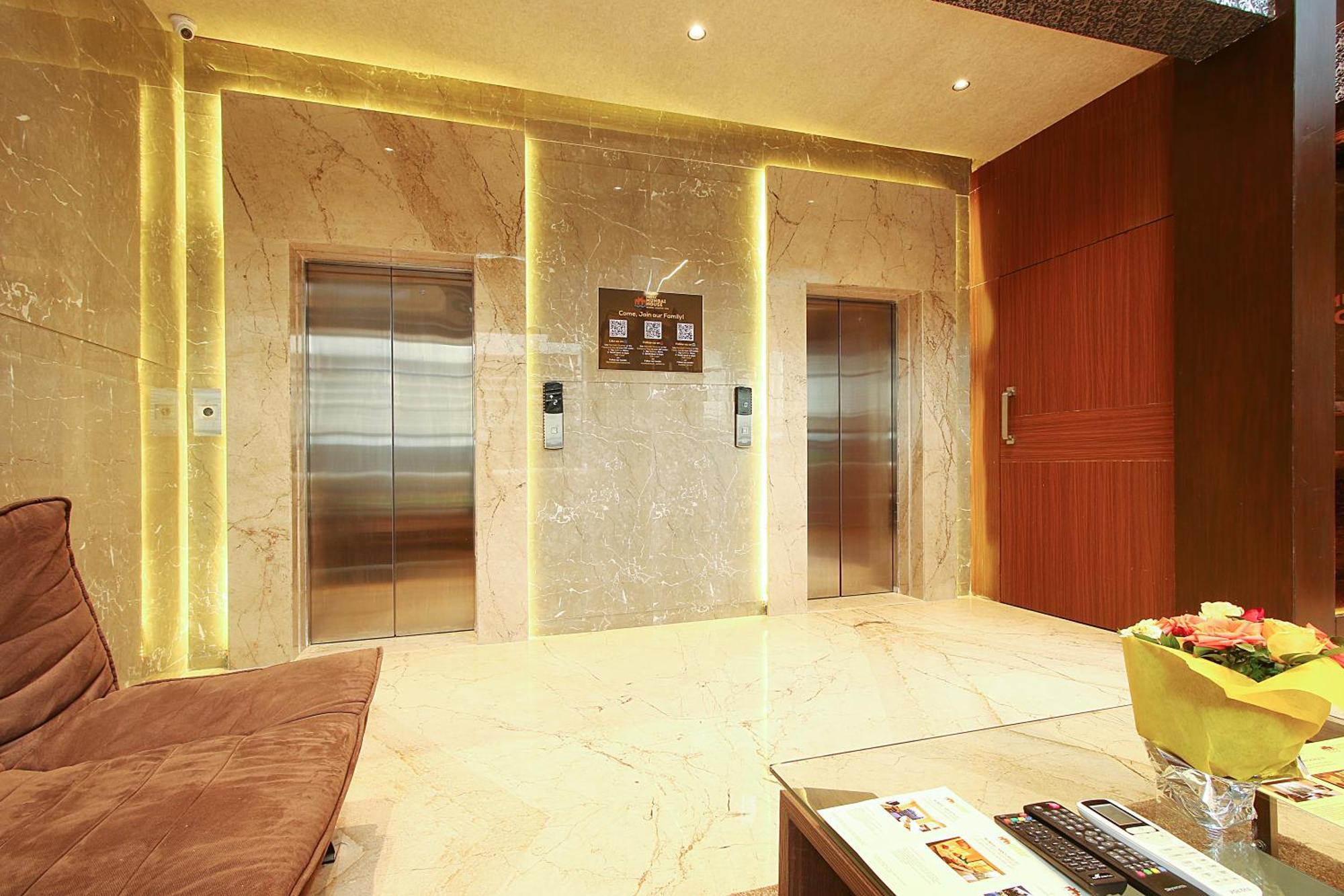 Mumbai House Luxury Apartments Santacruz East, Мумбай Екстериор снимка
