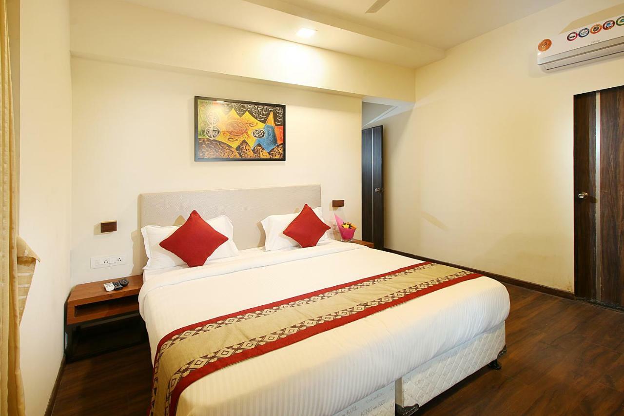 Mumbai House Luxury Apartments Santacruz East, Мумбай Екстериор снимка