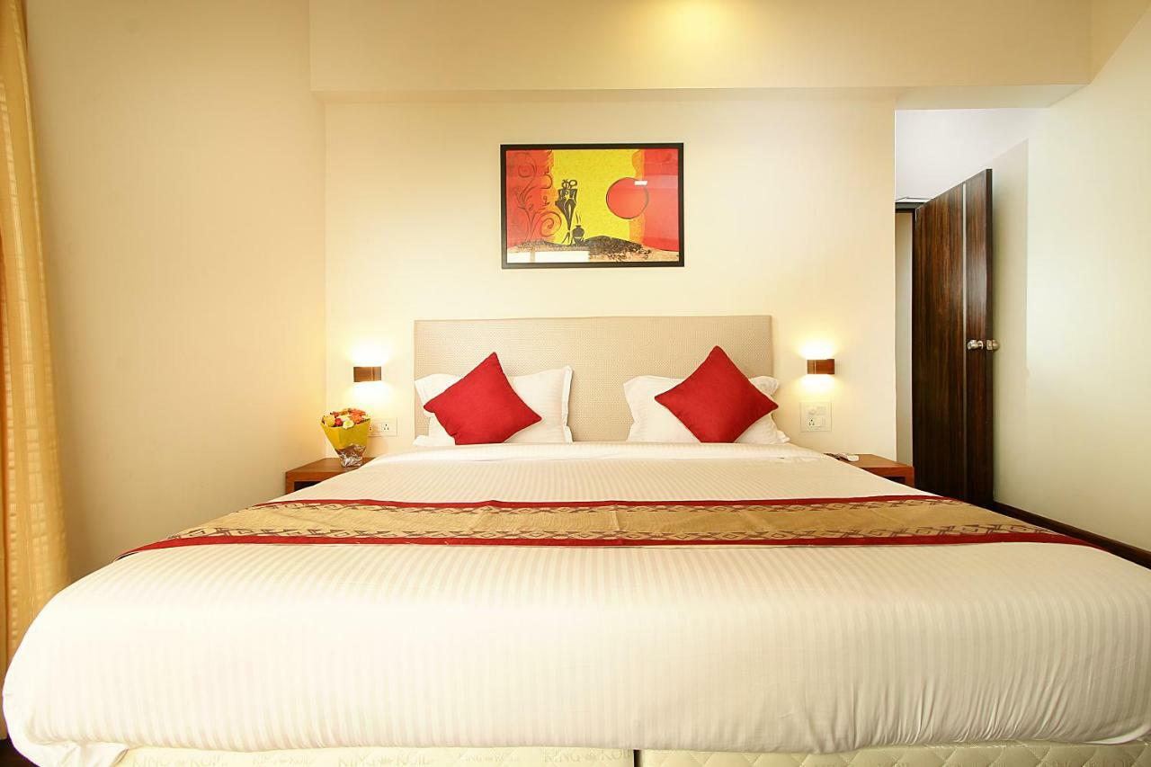 Mumbai House Luxury Apartments Santacruz East, Мумбай Екстериор снимка