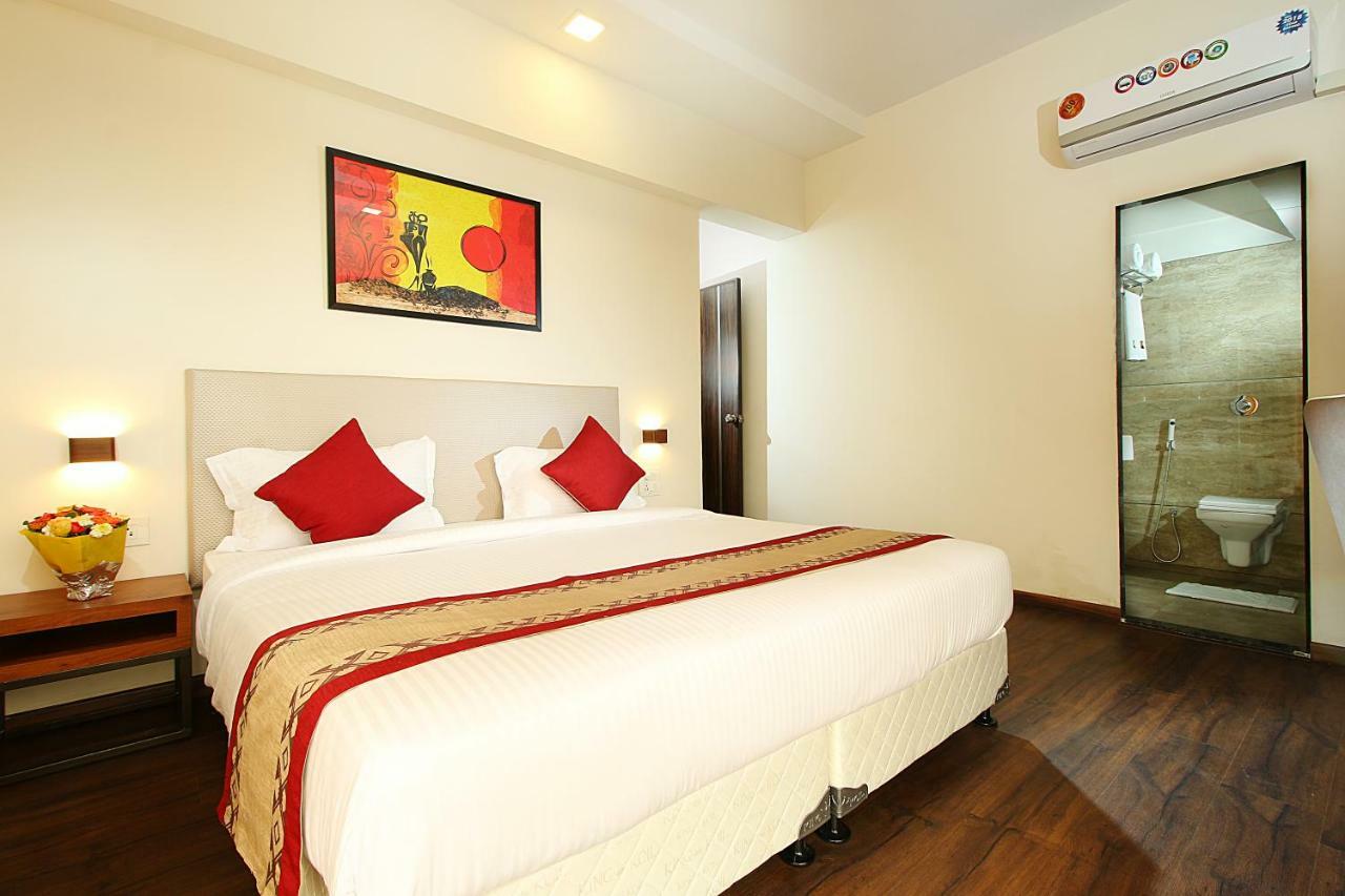 Mumbai House Luxury Apartments Santacruz East, Мумбай Екстериор снимка