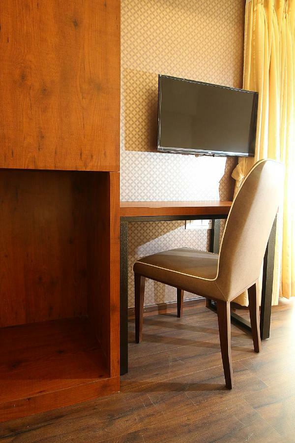 Mumbai House Luxury Apartments Santacruz East, Мумбай Екстериор снимка
