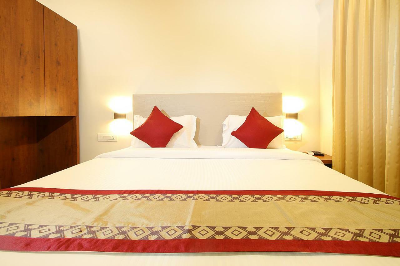 Mumbai House Luxury Apartments Santacruz East, Мумбай Екстериор снимка