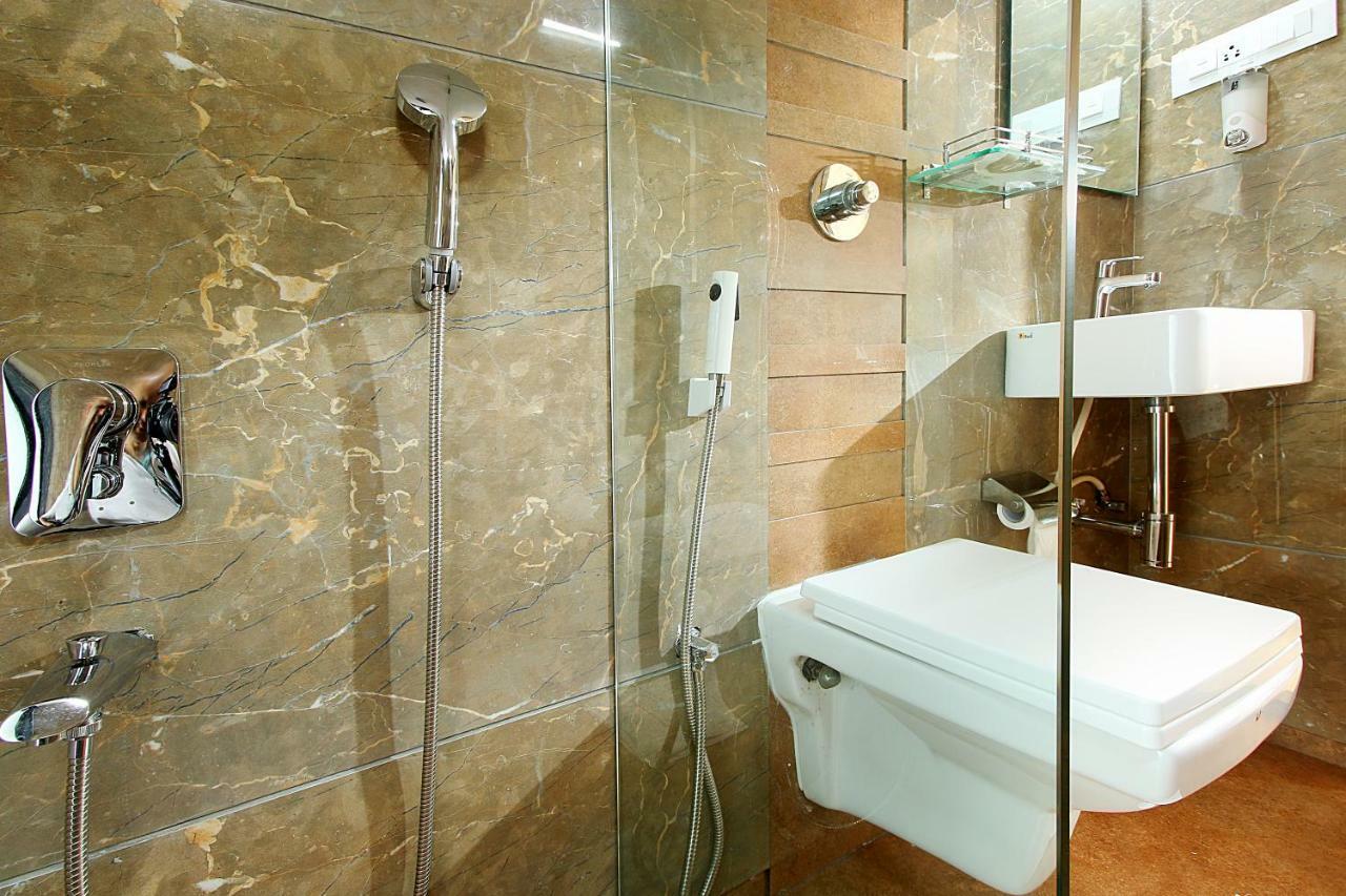 Mumbai House Luxury Apartments Santacruz East, Мумбай Екстериор снимка
