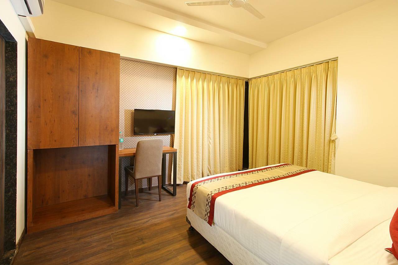 Mumbai House Luxury Apartments Santacruz East, Мумбай Екстериор снимка